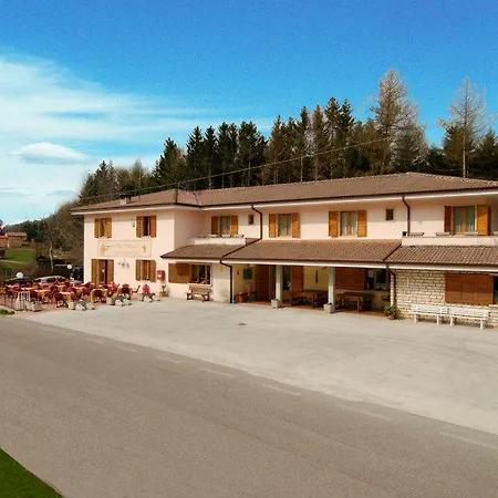 Al Cacciatore * سان زينو دي مونتانا